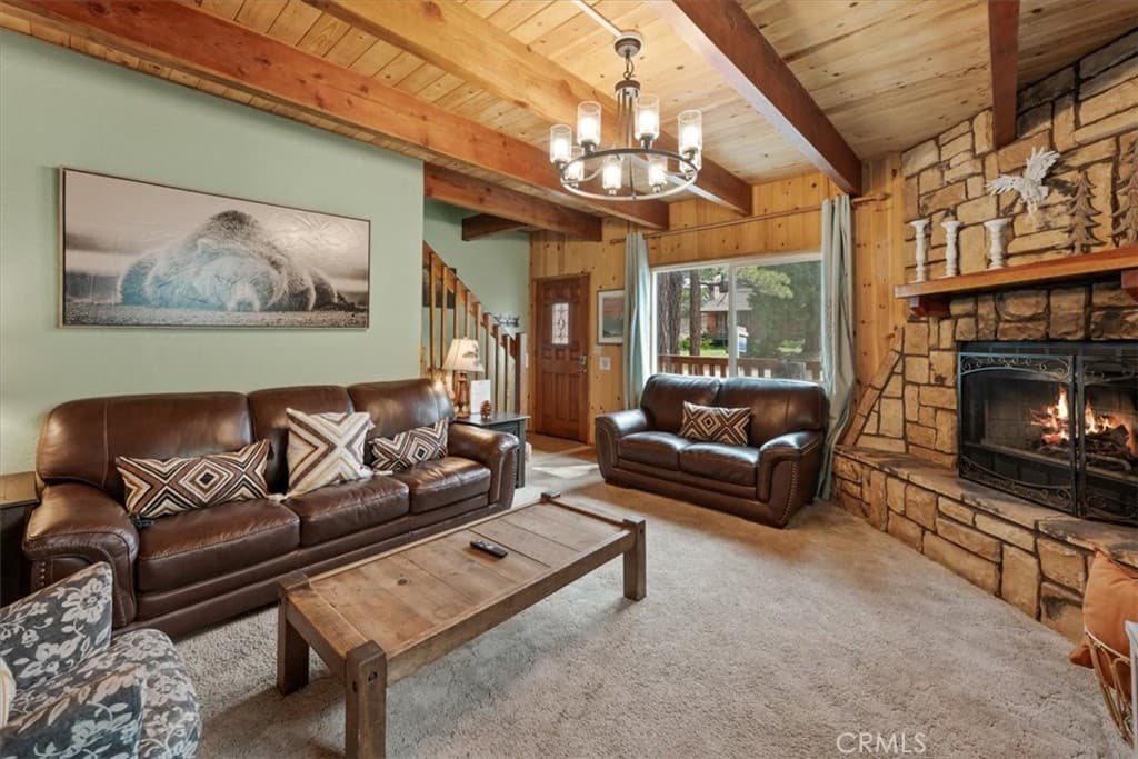 560 Lakewood Lane