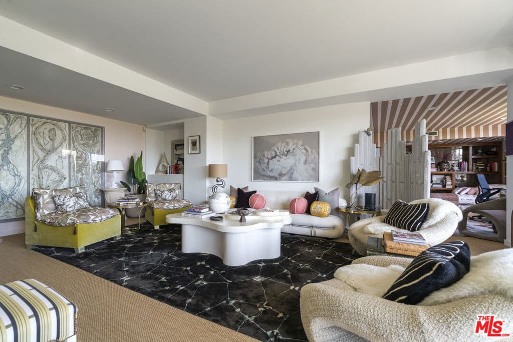 818 N Doheny Drive 302