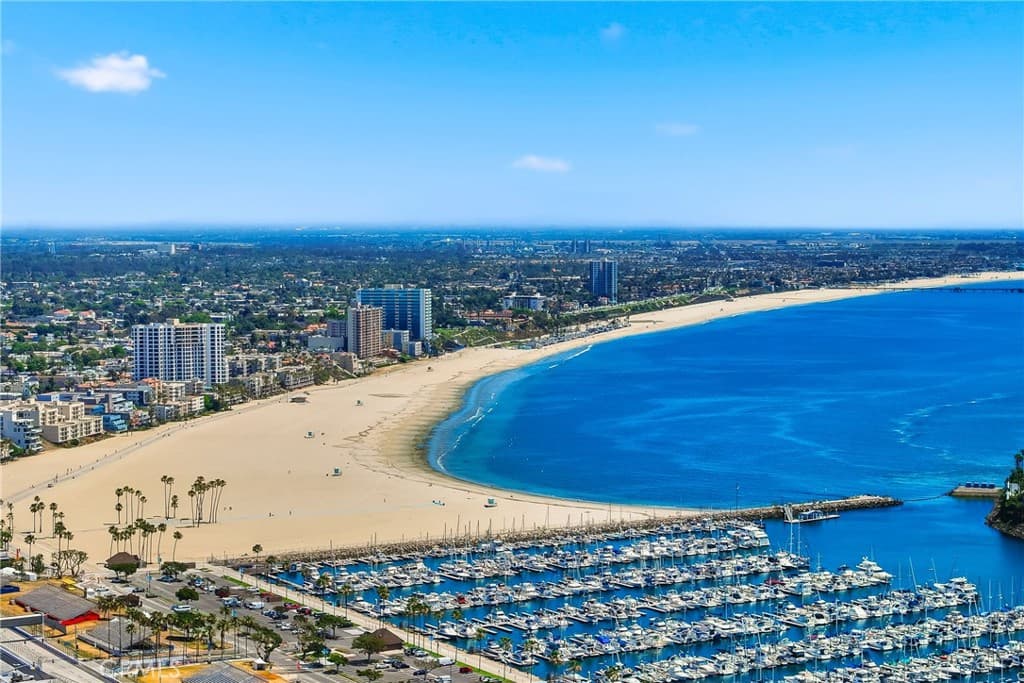 360 W Ocean Boulevard 607