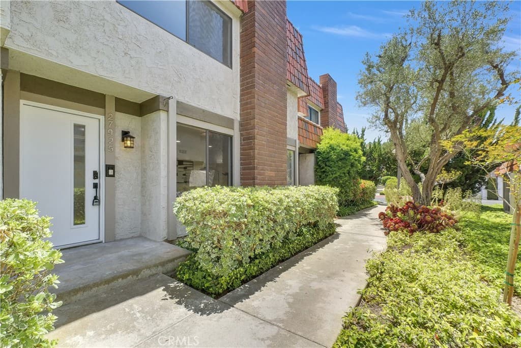 27925 Ridgebluff Court