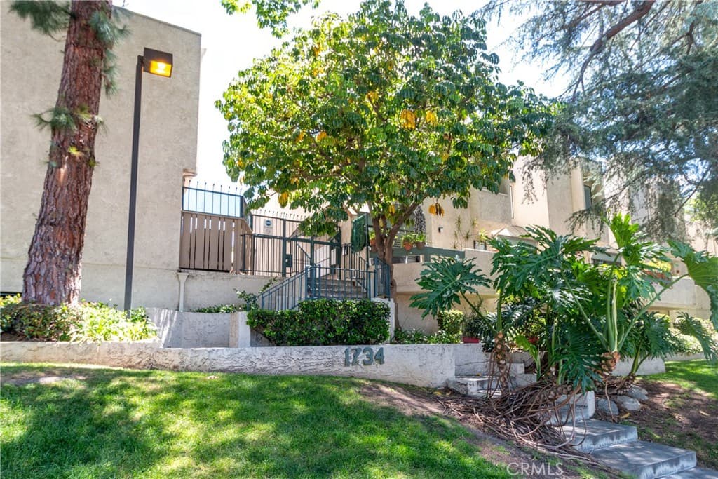 1734 N Verdugo 23