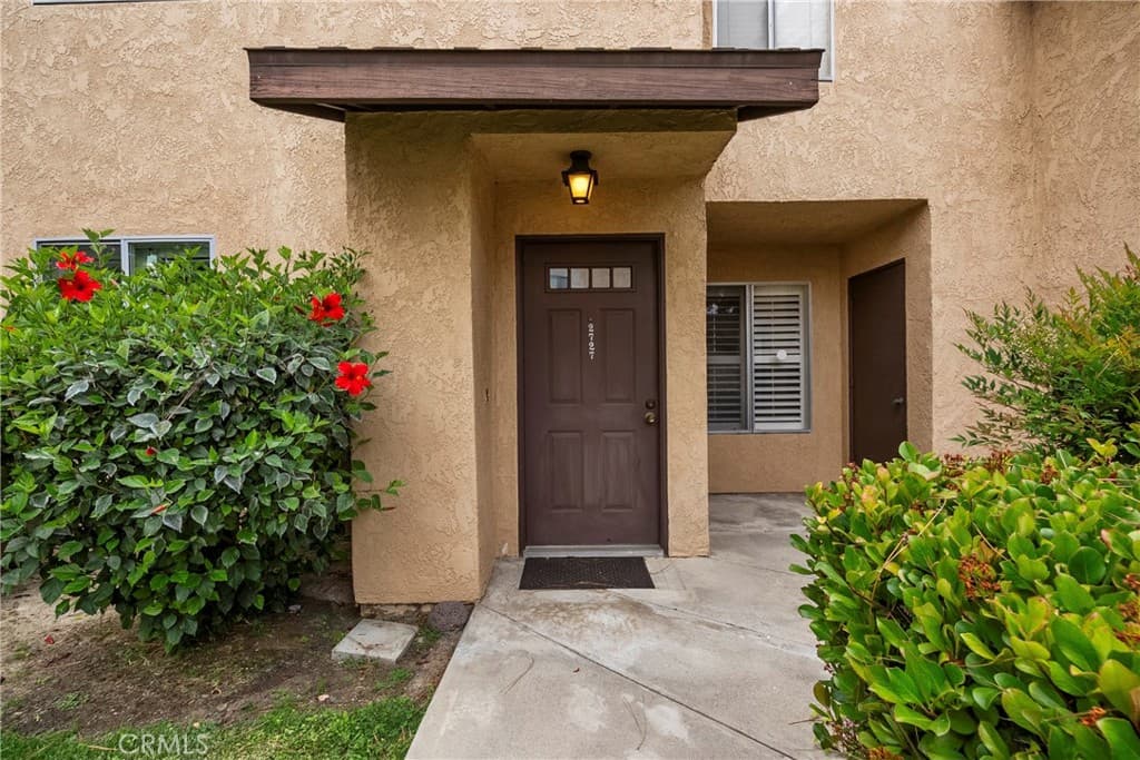 2727 Calle Colima