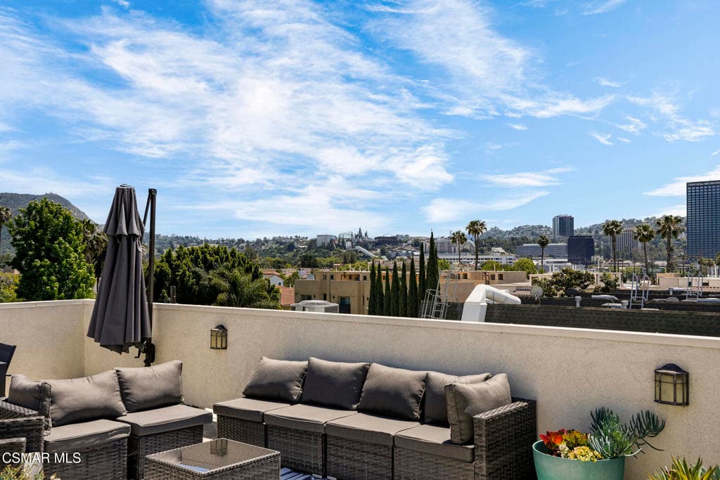 10740 Moorpark Street 304