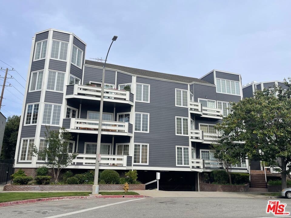 1840 Veteran Avenue 106