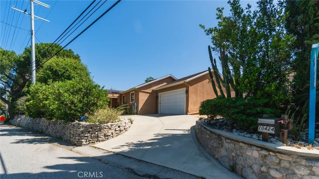 10424 Tujunga Canyon
