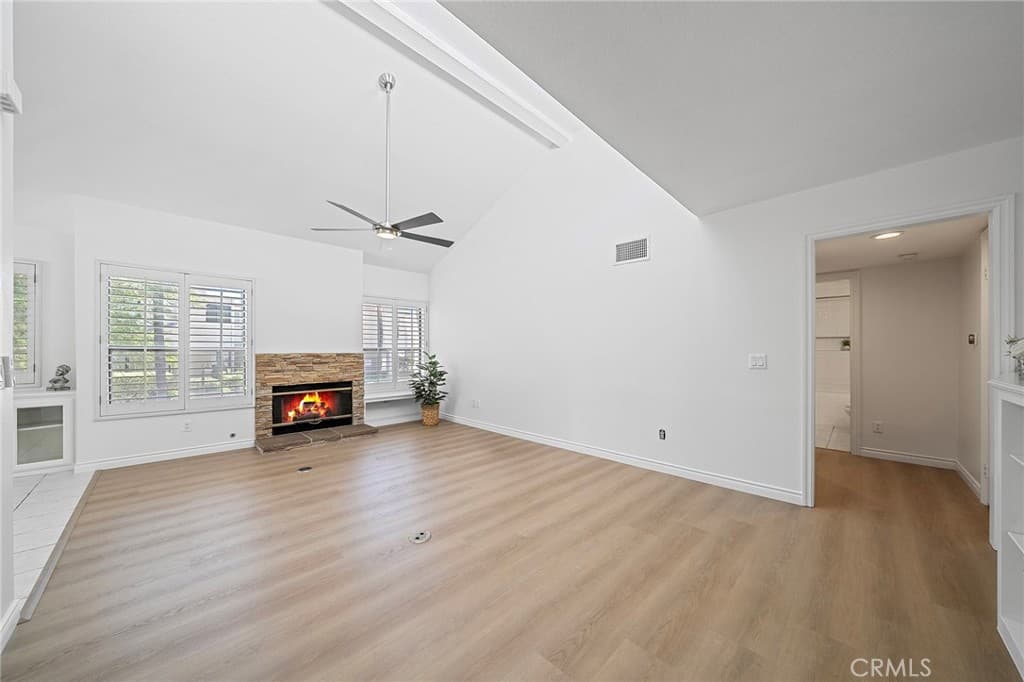 4277 Las Virgenes 1