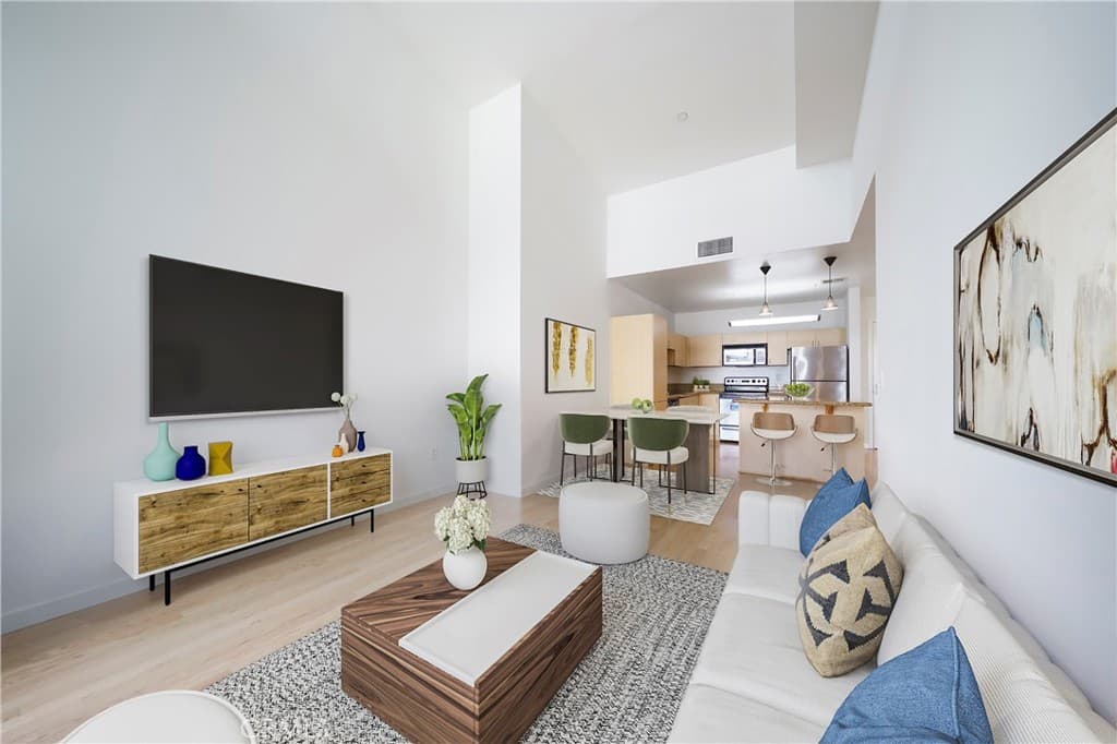 630 W 6th 616
