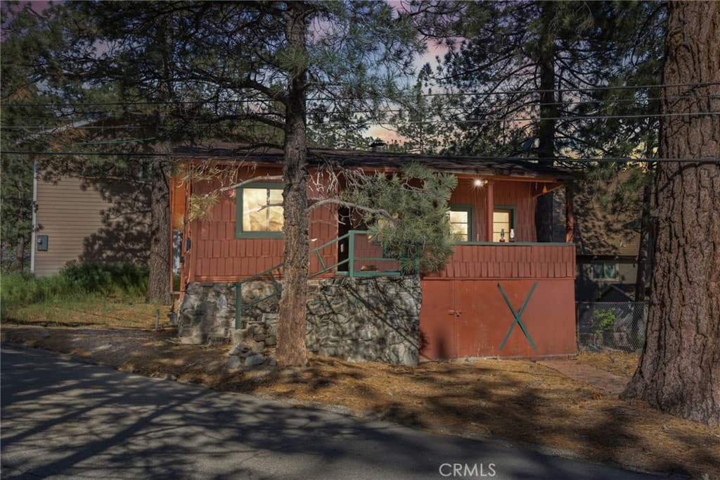 2054 E Canyon