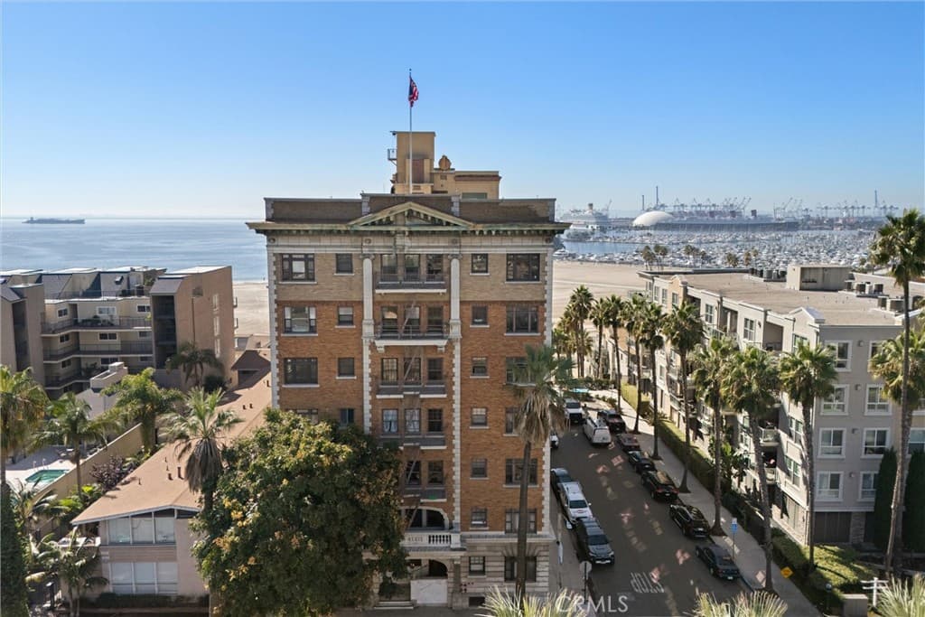1030 E Ocean 308
