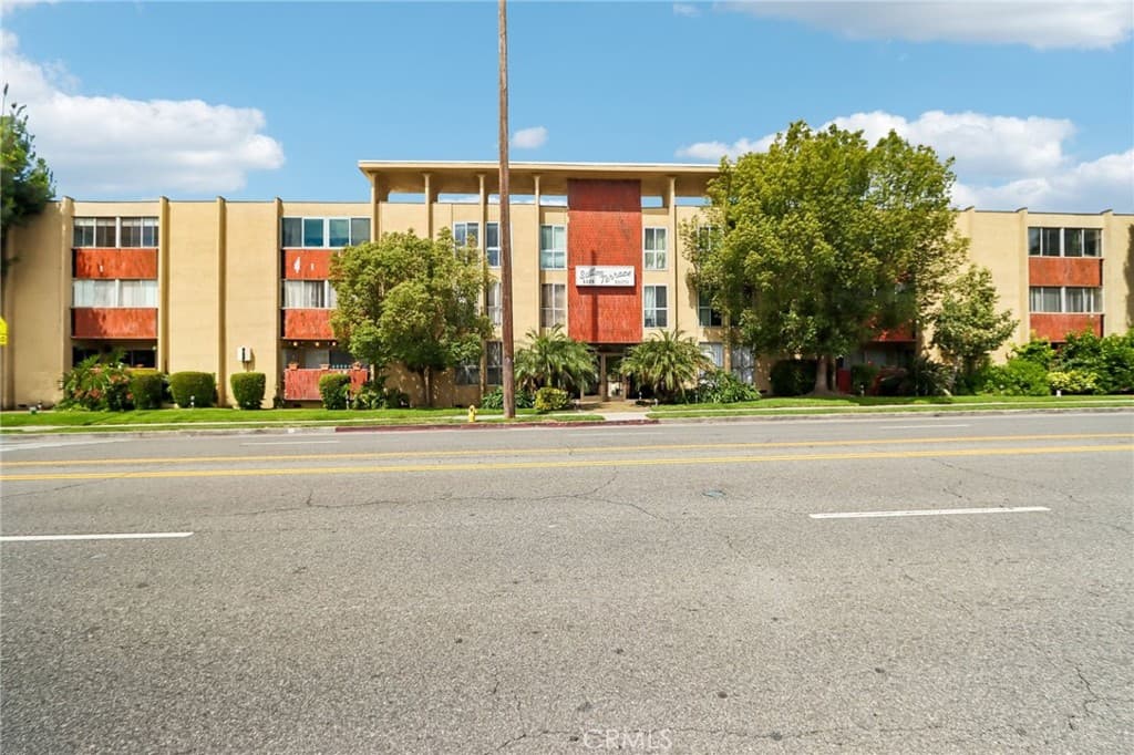 6225 Coldwater Canyon Avenue 102