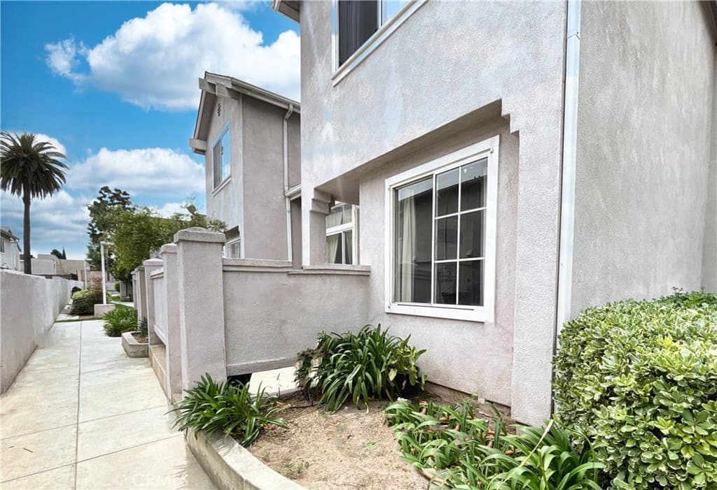 820 W Compton 16