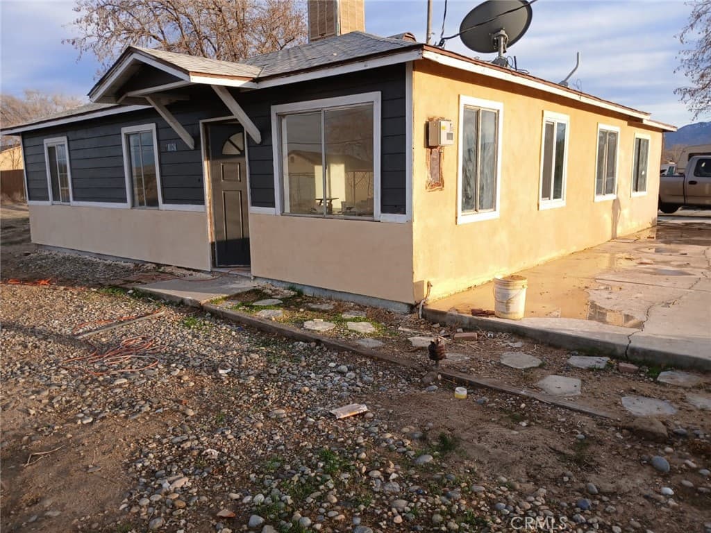 11028 E Avenue R