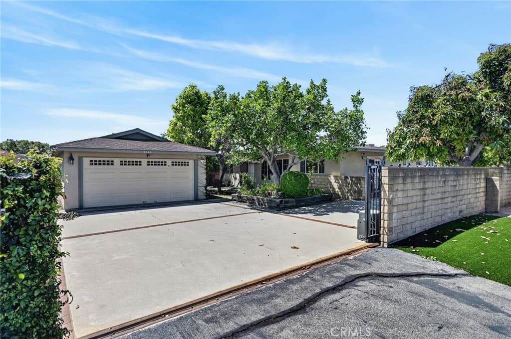 9686 LIVE OAK Avenue