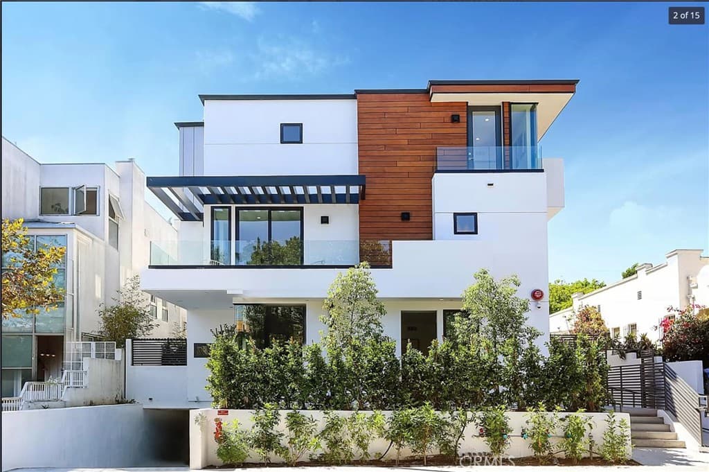 829 N Martel 2