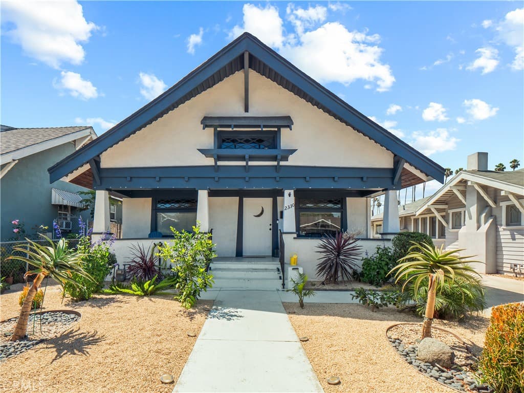 2330 W 29th Place