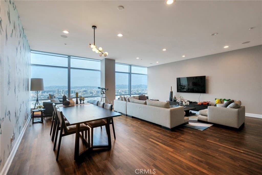 900 W Olympic Boulevard 45F