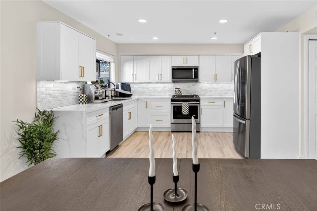 10894 Olinda 123