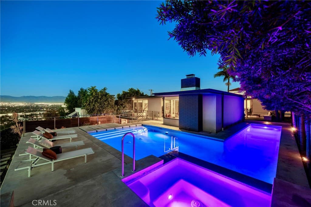 3851 Beverly Ridge