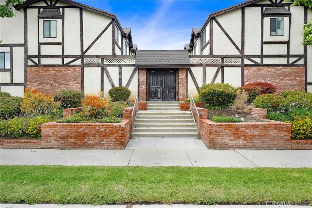 20737 Roscoe Boulevard 203
