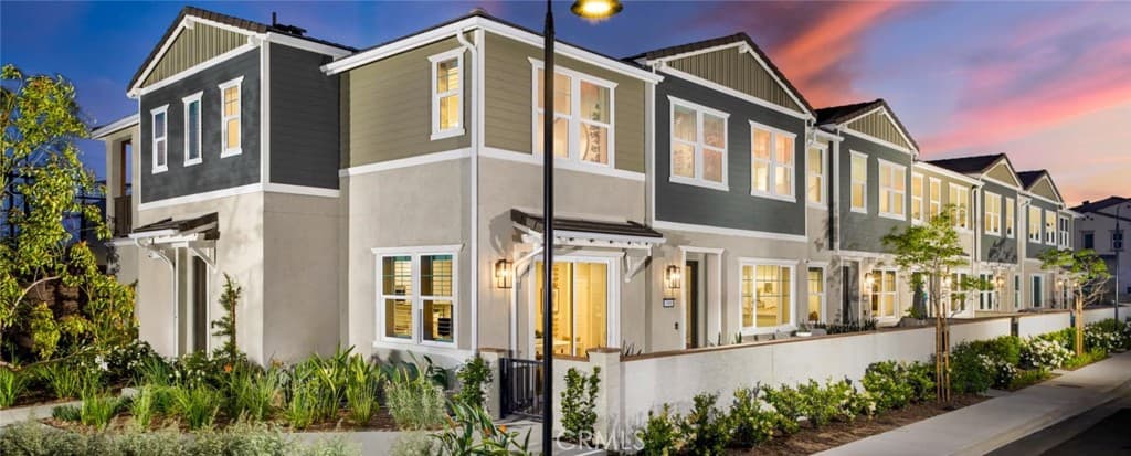 3930 E. BUCKNELL PASEO