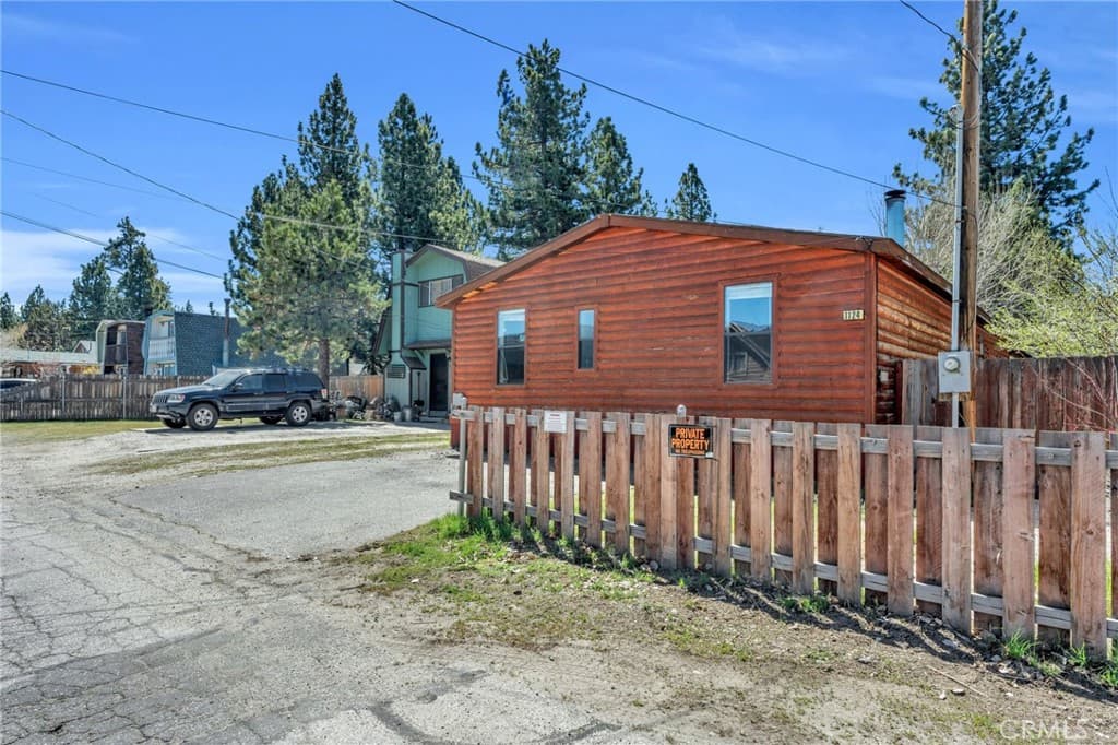 1124 W Country Club Boulevard