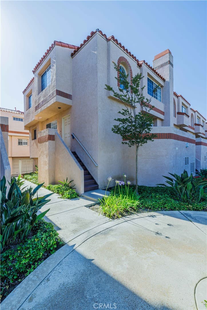 3101 Plaza Del Amo 57