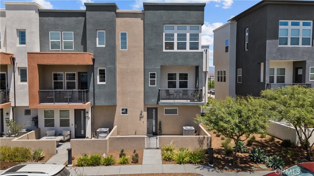 27034 Hummingbird Lane