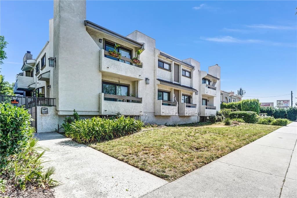 19620 Sherman Way 1