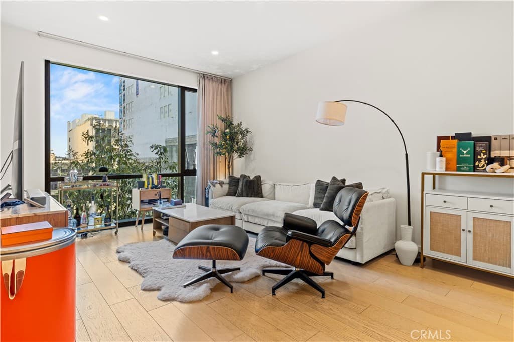 400 S Broadway 928