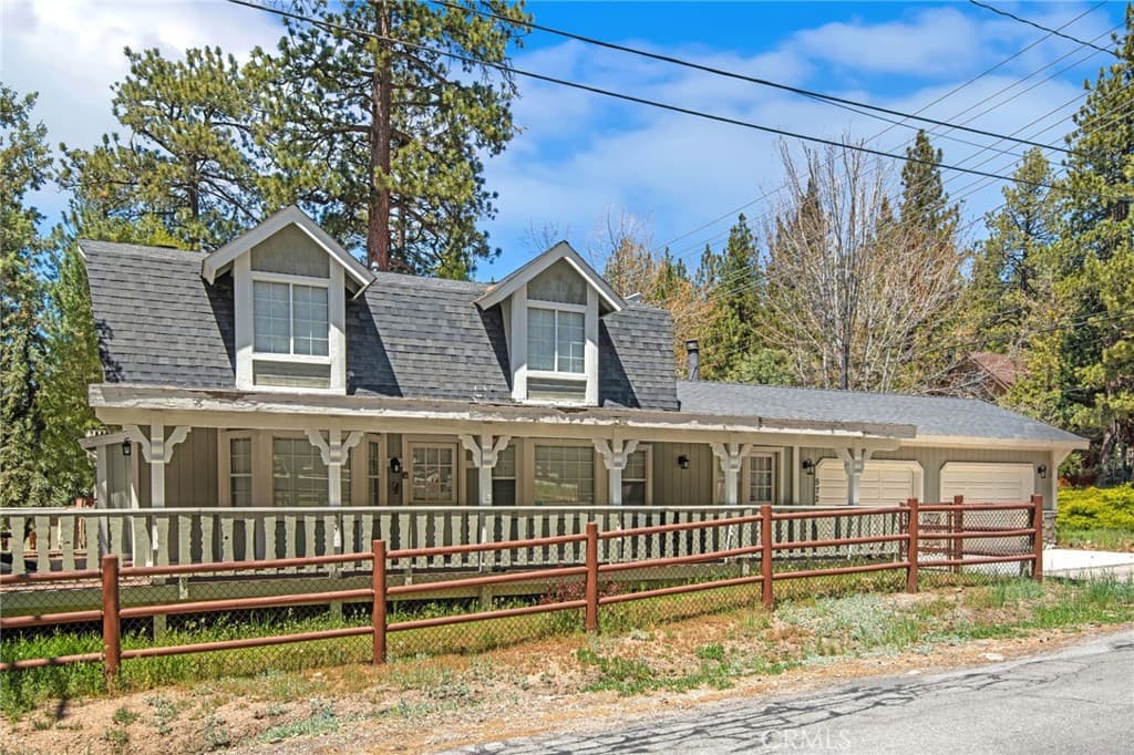 572 Douglas Street