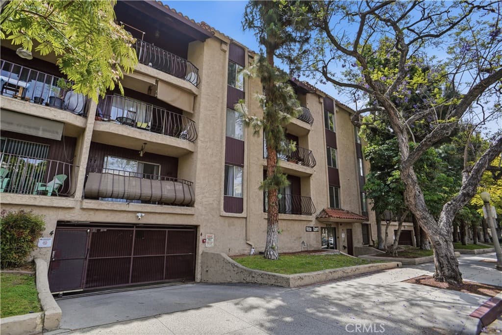 330 N Jackson 116