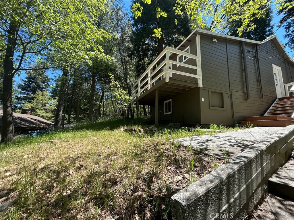 22951 Redwood