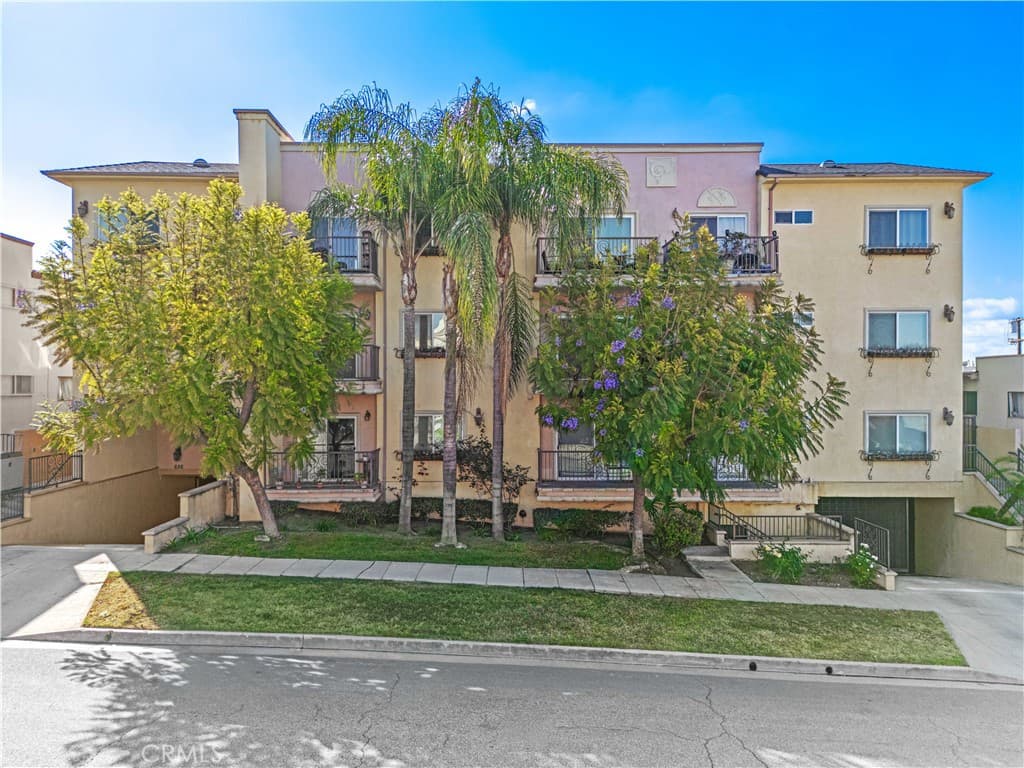 626 E Orange Grove Avenue 301