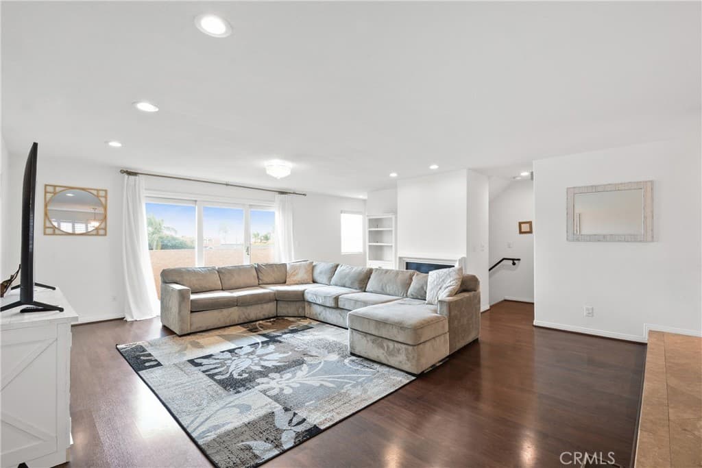 1158 W 11th Street J