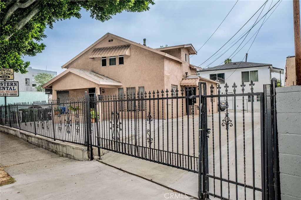 3340 N Eastern