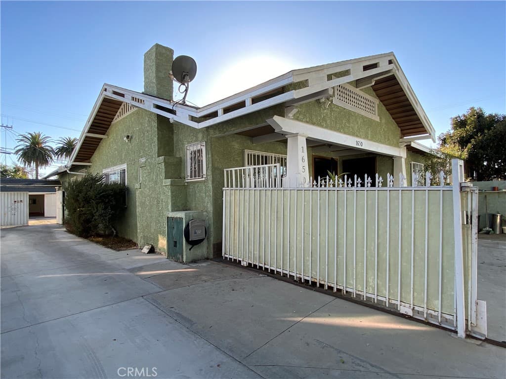 1650 W 39th Place