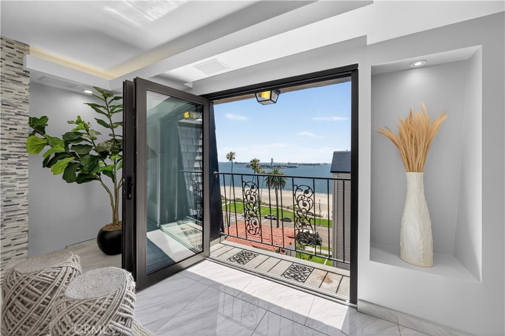 2601 E Ocean 807