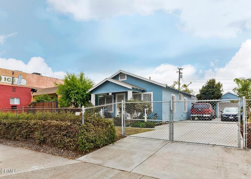 424 W Arbor Vitae Street
