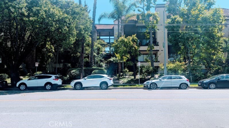13214 Moorpark Street 108