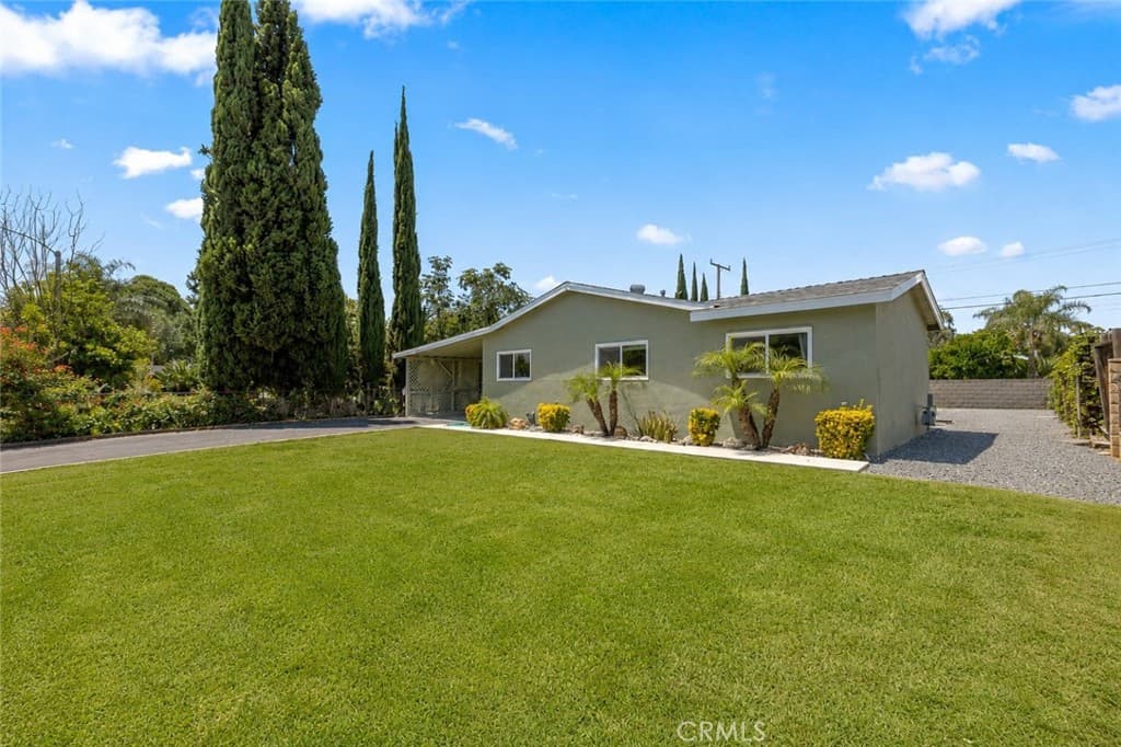 2135 Glenroy