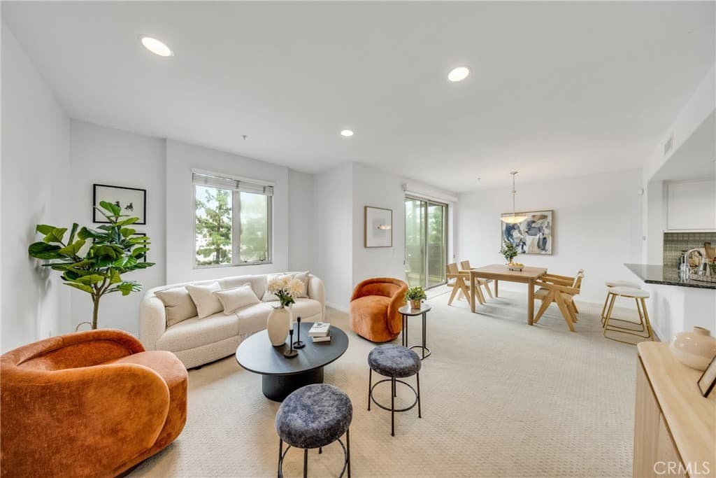 931 E Walnut 307