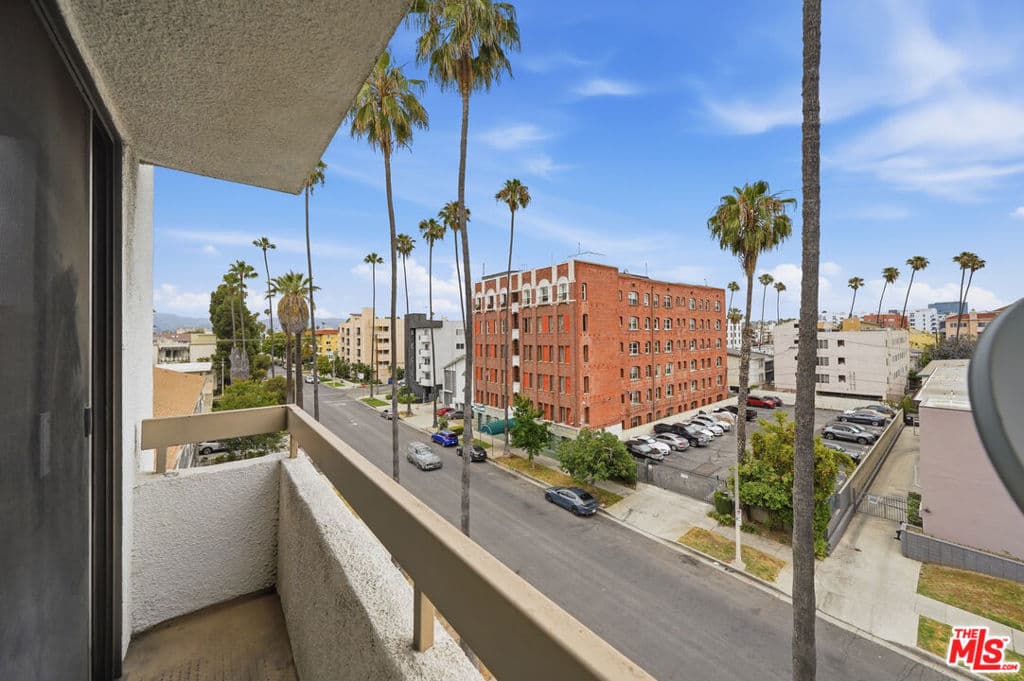 533 S St Andrews Place 313