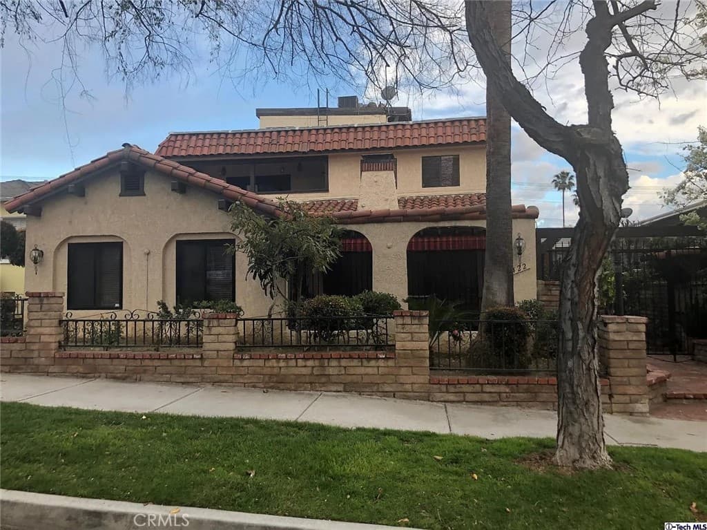 422 E Harvard