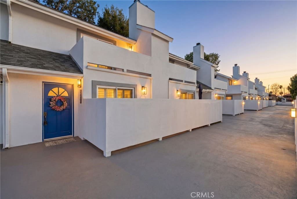 7304 Balboa C