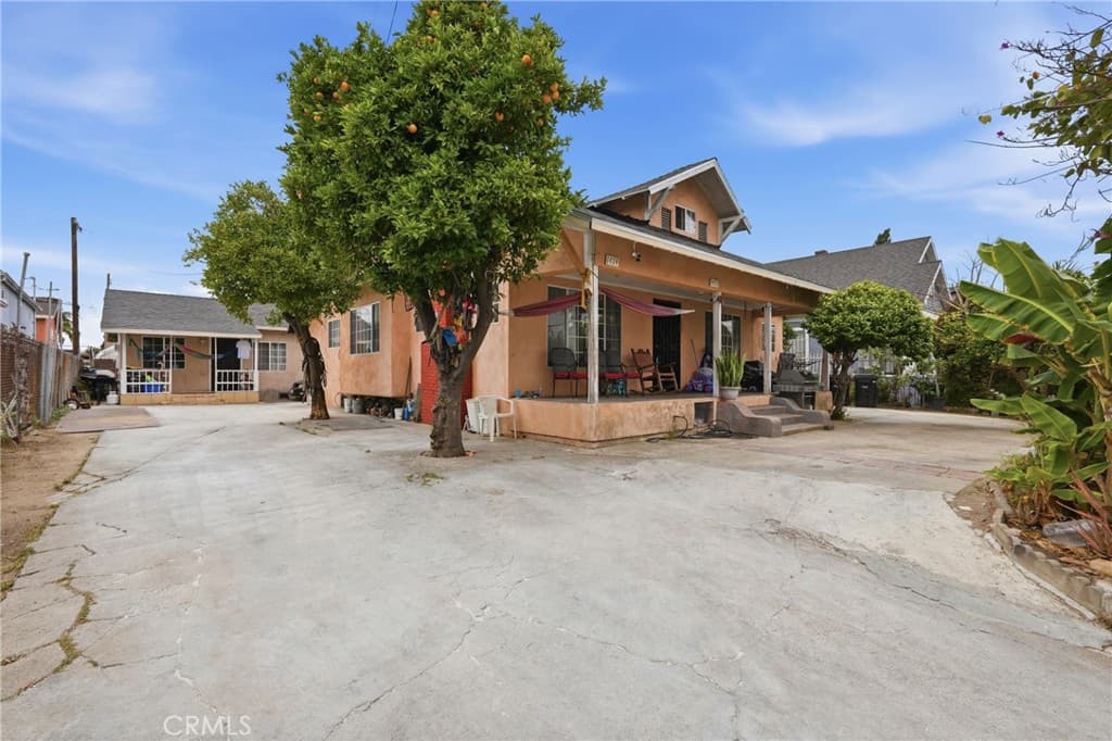1472 W 37th st Street