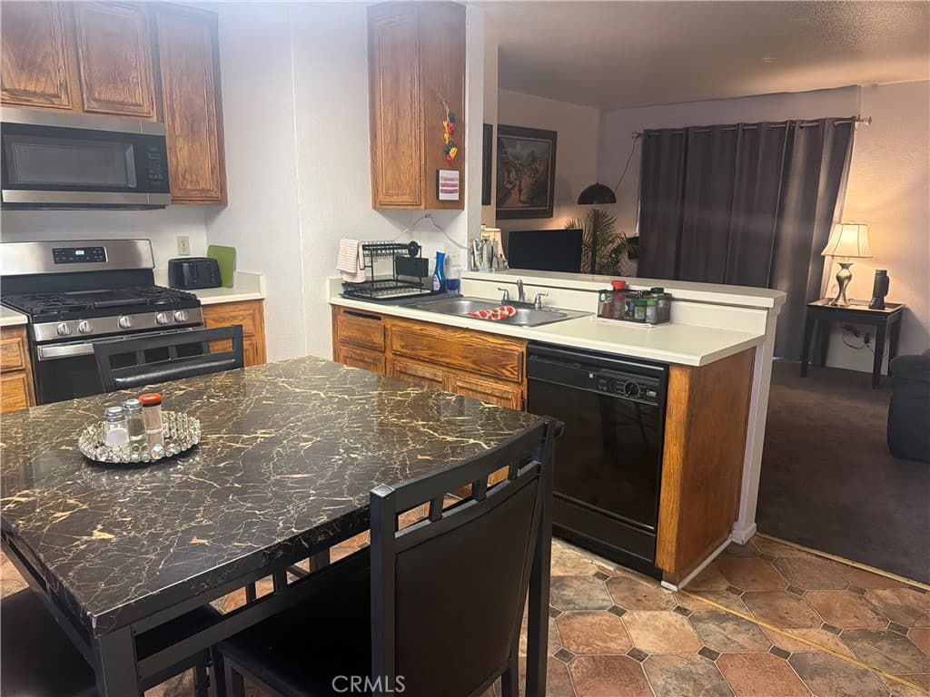 1365 CRAFTON Avenue 2052