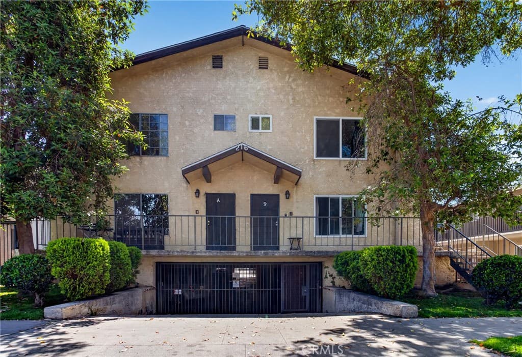 216 W Tujunga A
