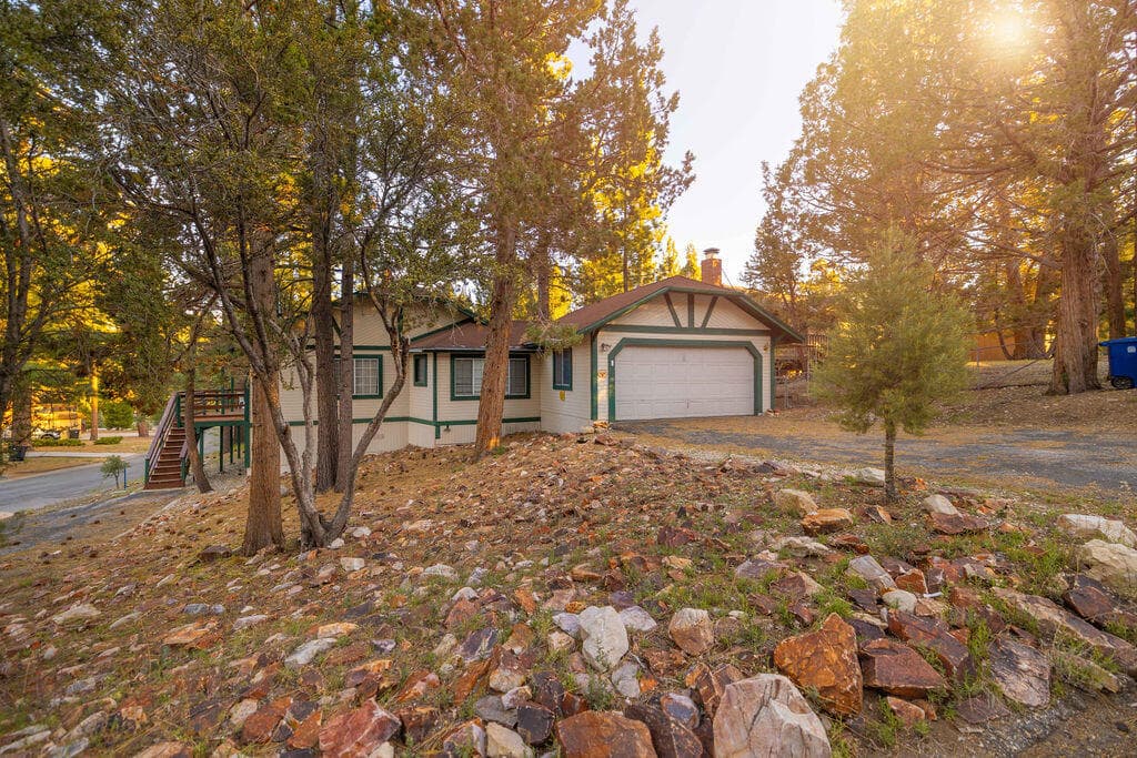 1093 Snow Ridge Road