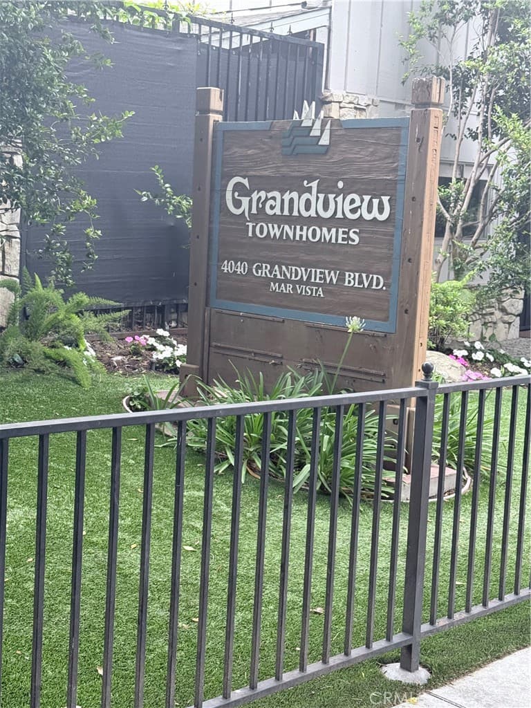 4040 Grand View 65