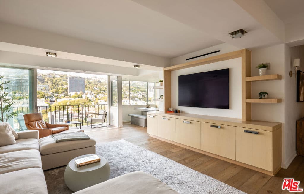 818 N Doheny Drive 1107